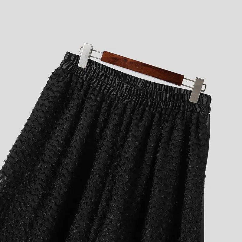 Camicia nera ampia con texture e pantaloni