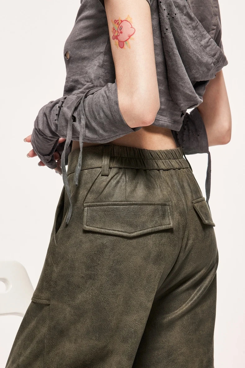 Pantaloni cargo vintage in pelle scamosciata invecchiata