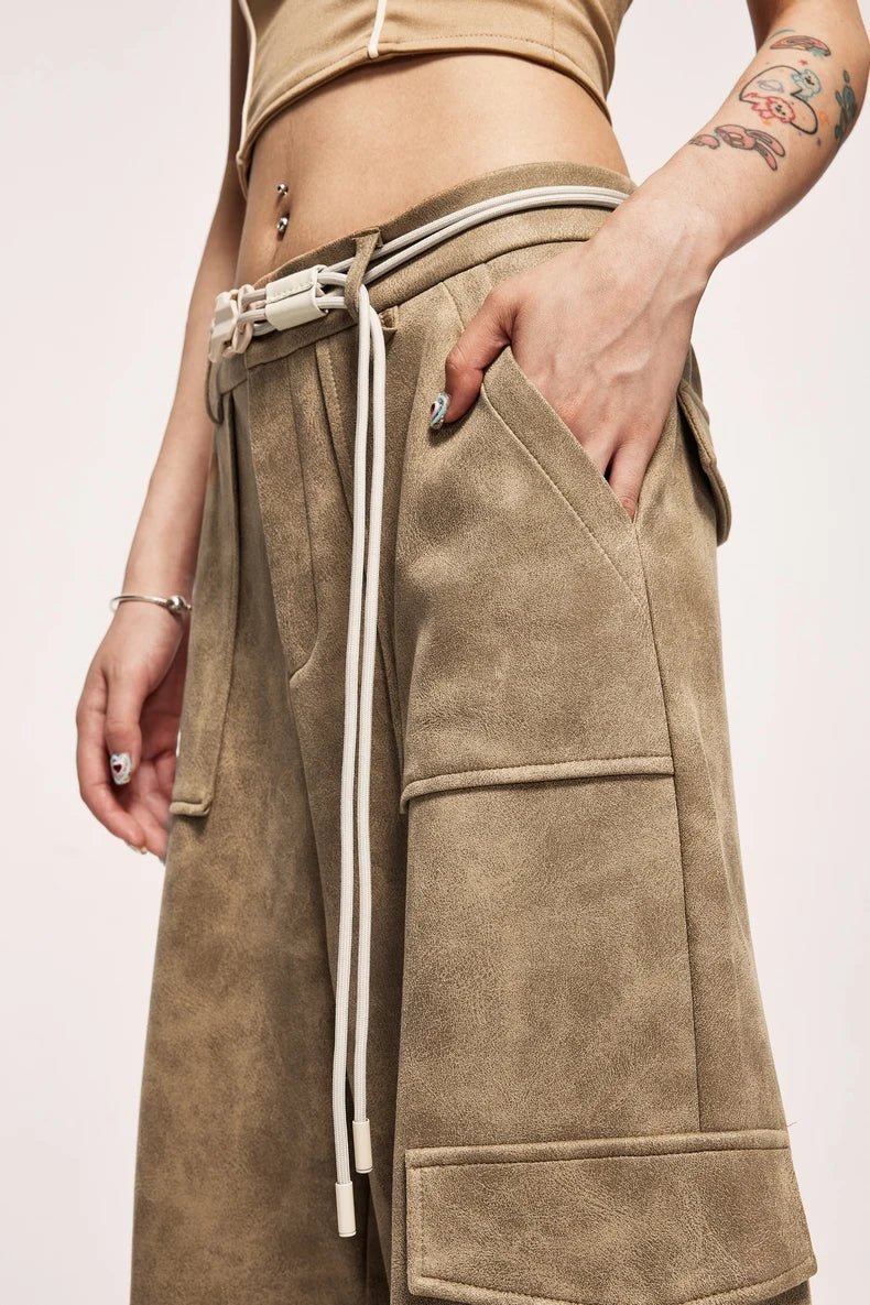 Pantaloni cargo vintage in pelle scamosciata invecchiata