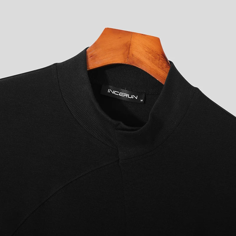 T-shirt con collo alto e maniche corte