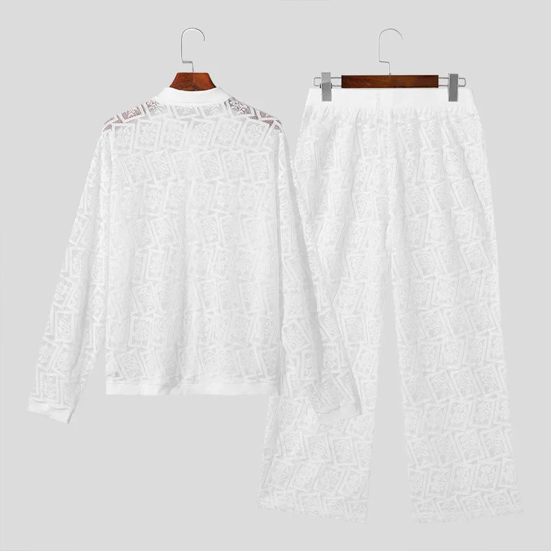 Camicia con revers trasparente in rete di pizzo e pantaloni a maniche lunghe