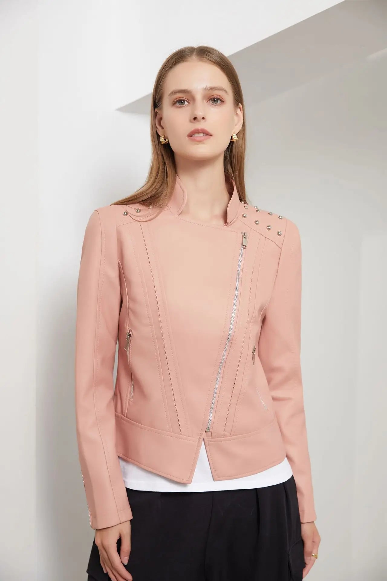 Giacca corta e slim in pelle
