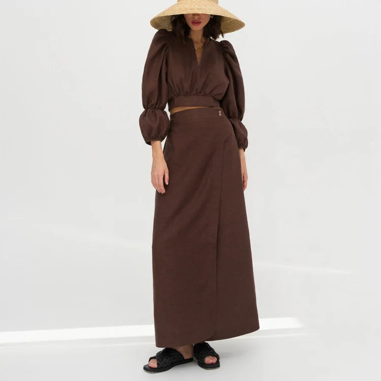 Set composto da camicia cropped e gonne lunghe a vita alta