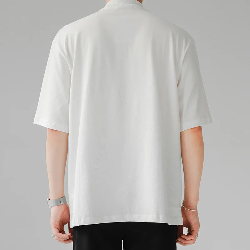 T-shirt con collo alto e maniche corte