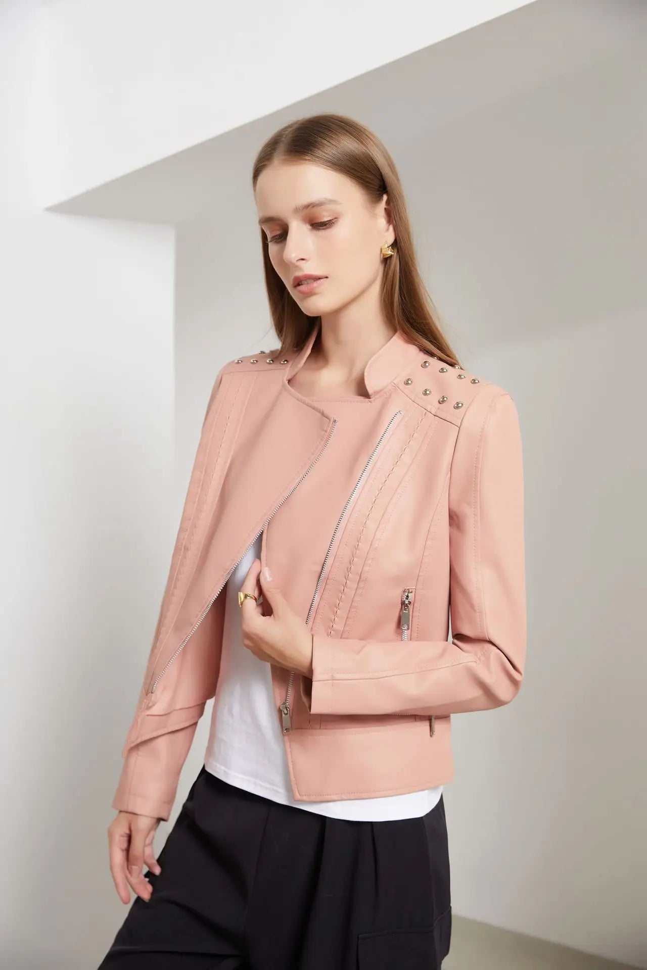 Giacca corta e slim in pelle