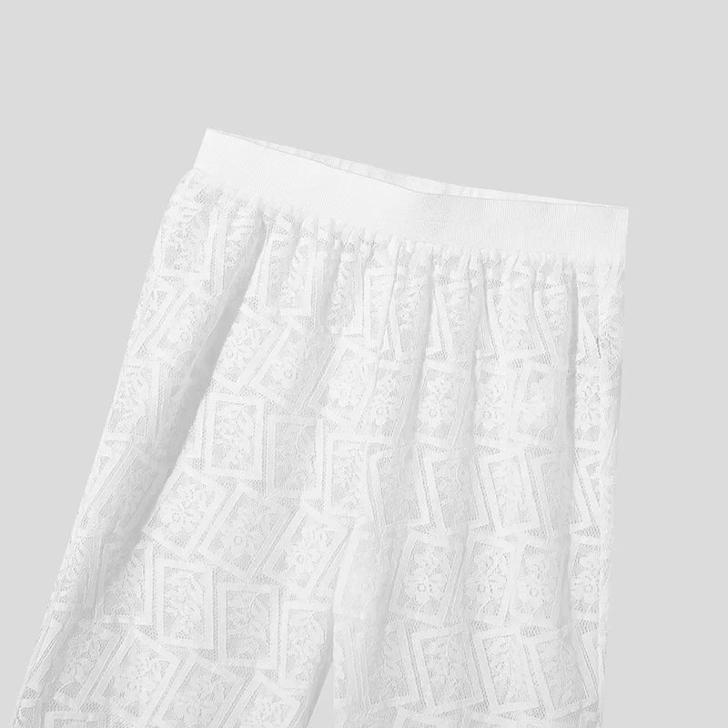 Camicia con revers trasparente in rete di pizzo e pantaloni a maniche lunghe