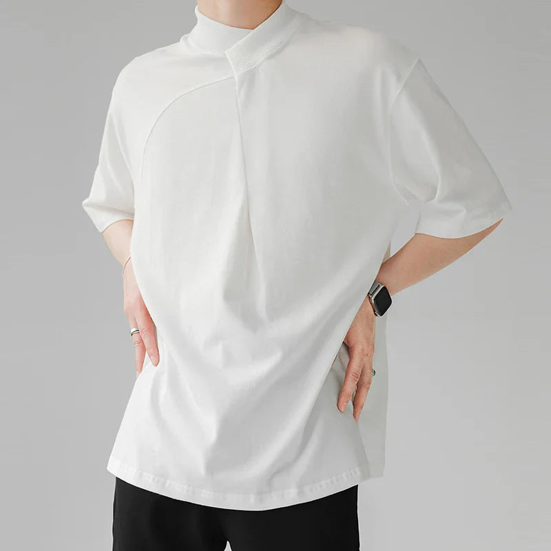 T-shirt con collo alto e maniche corte
