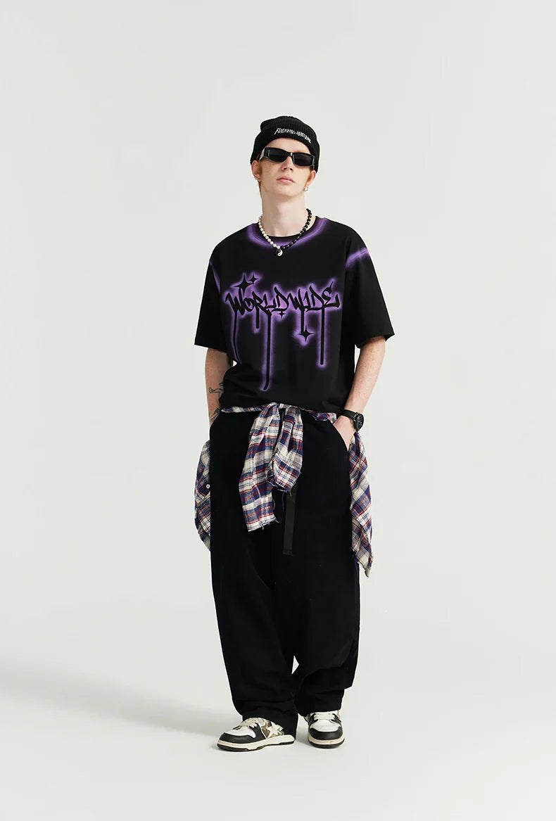 T-shirt verniciata a spruzzo con stampa graffiti