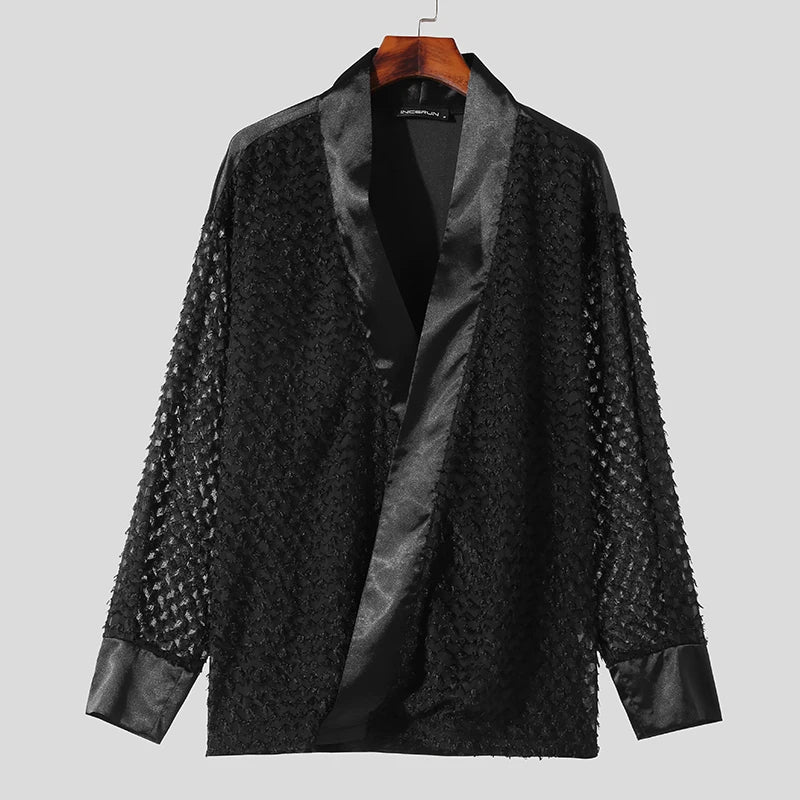 Camicia nera ampia con texture e pantaloni