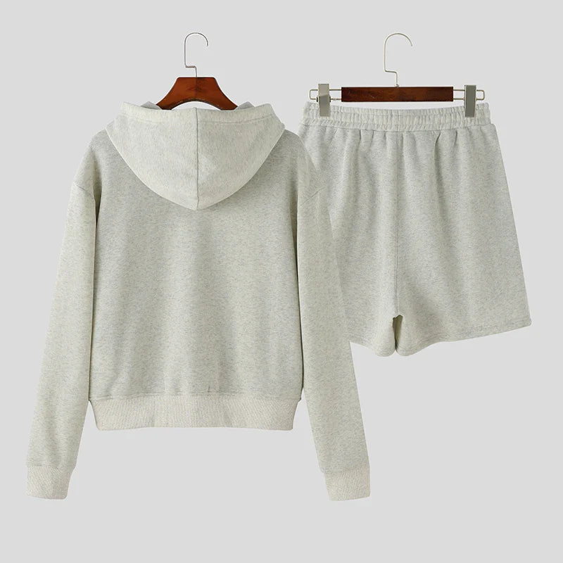 Felpa a maniche lunghe e pantaloncini con cappuccio