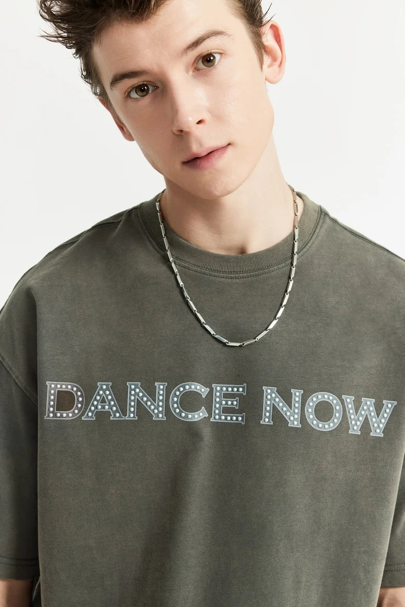 T-shirt streetwear con lettere e stampa in strass