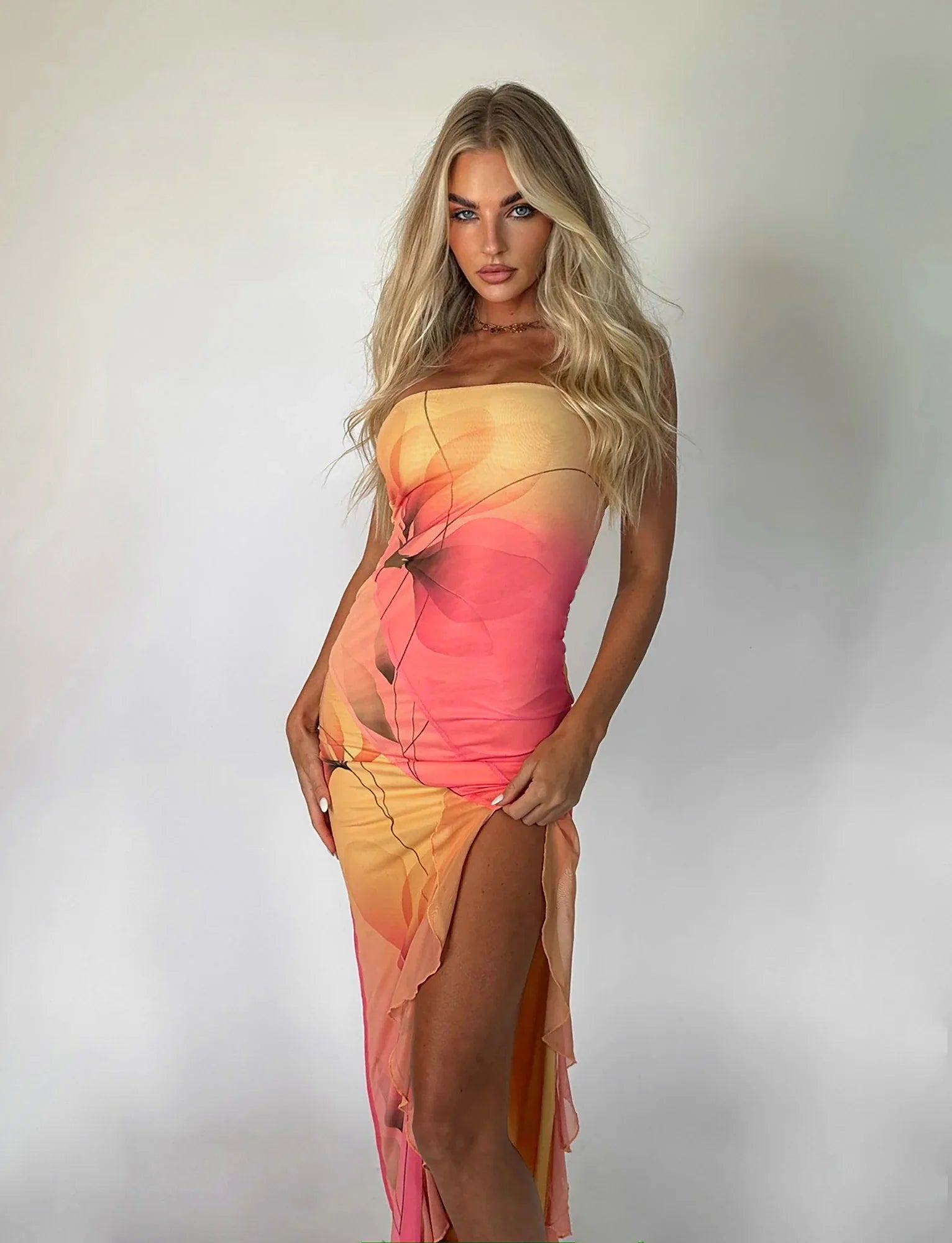 Maxi abito senza spalline con motivo floreale sfumato