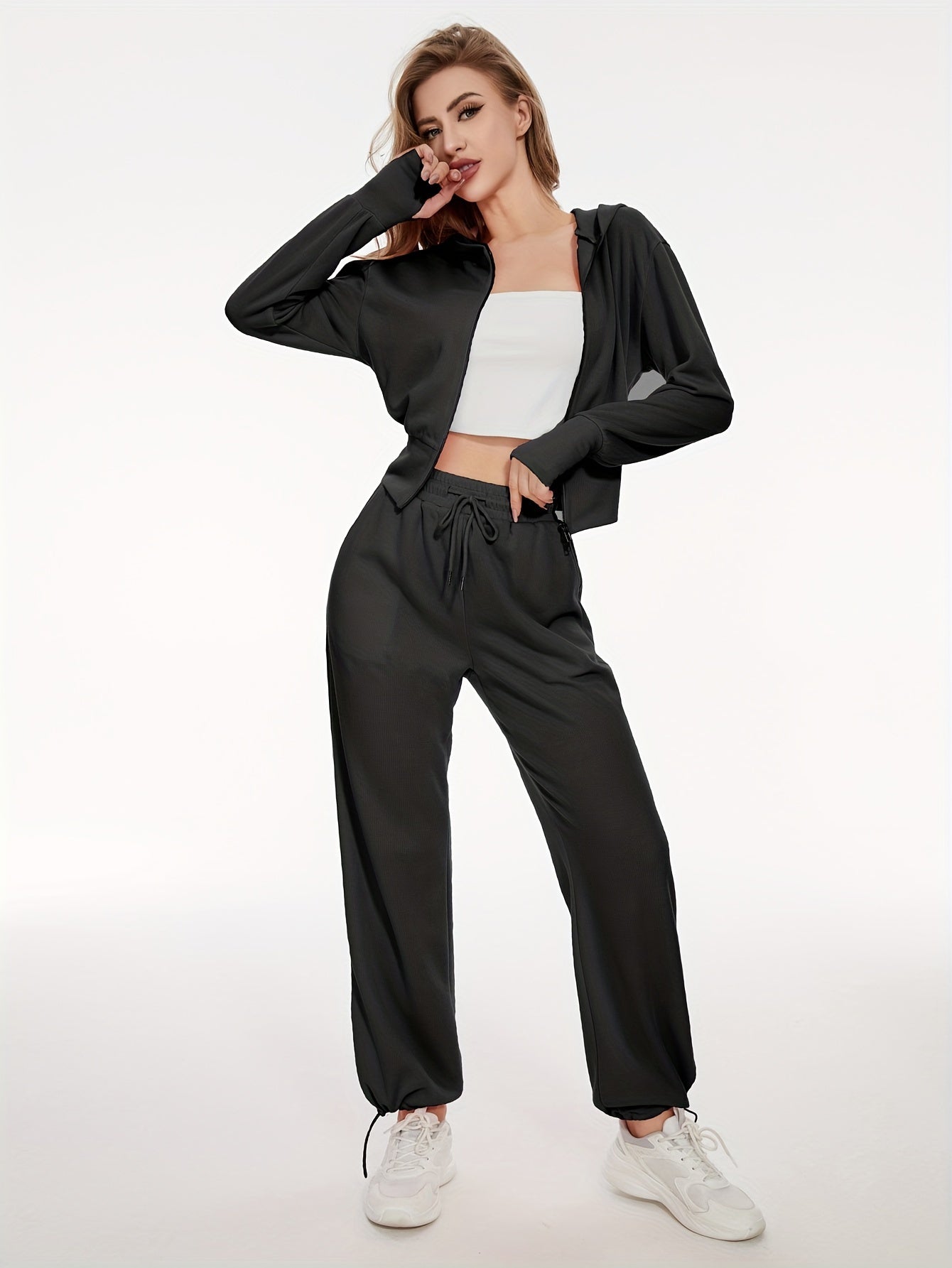 Completo sportivo con felpa e pantaloni da donna