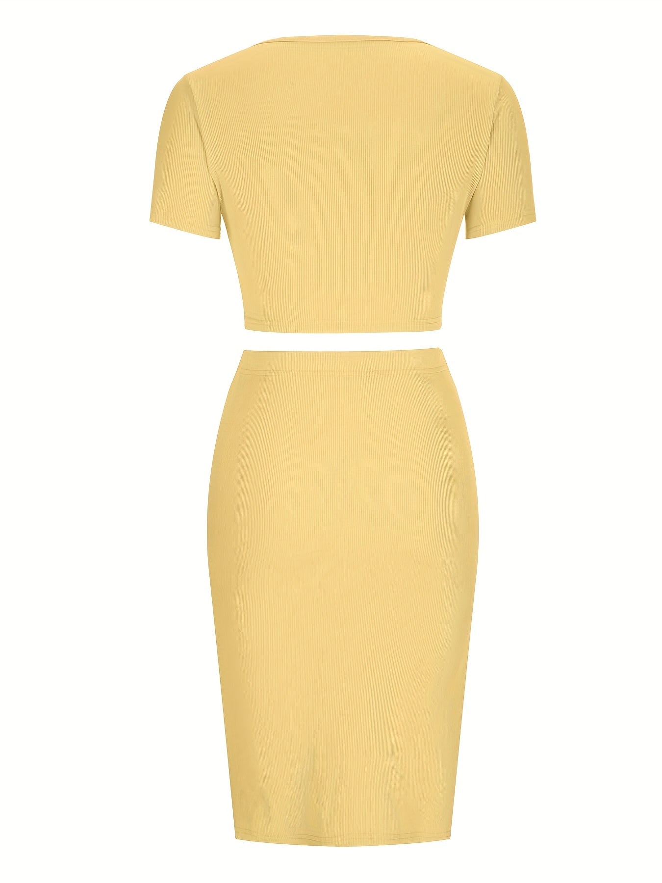 Set composto da top corto con cut-out e gonna aderente con spacco