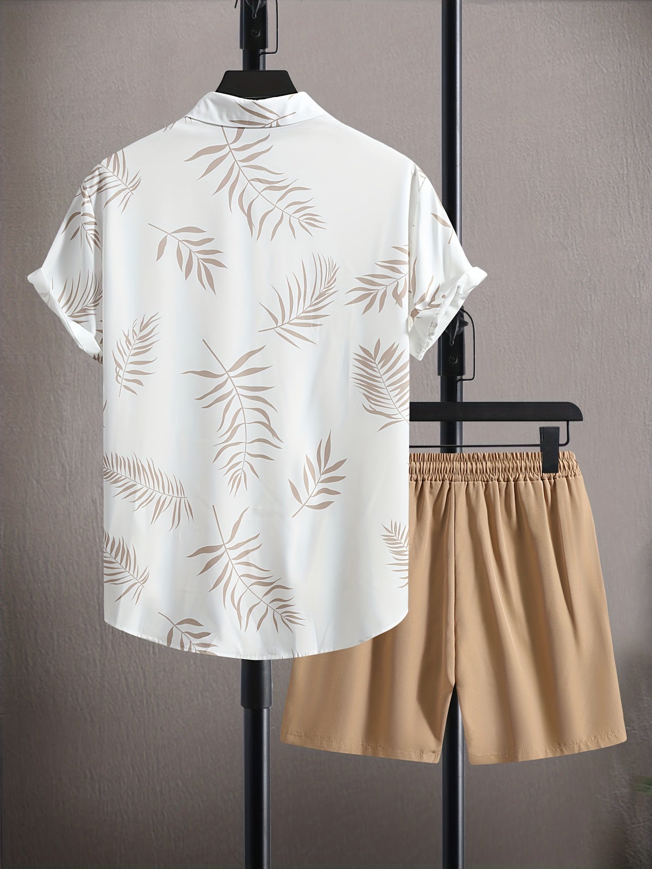 Set camicia e pantaloncini con stampa di foglie