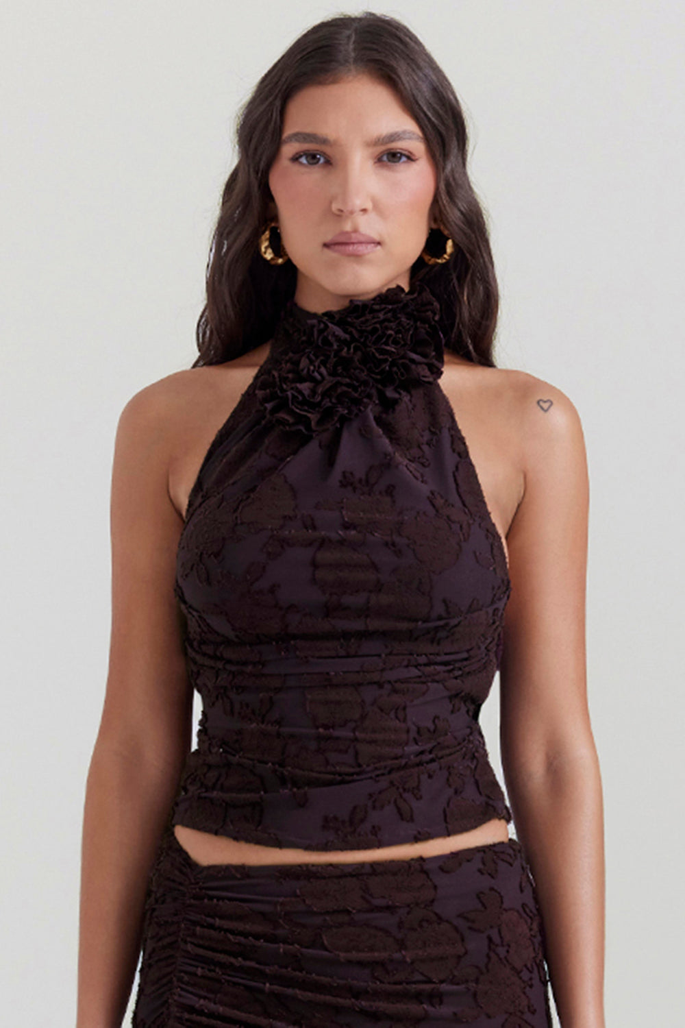 Top all'americana color cacao con gonna midi