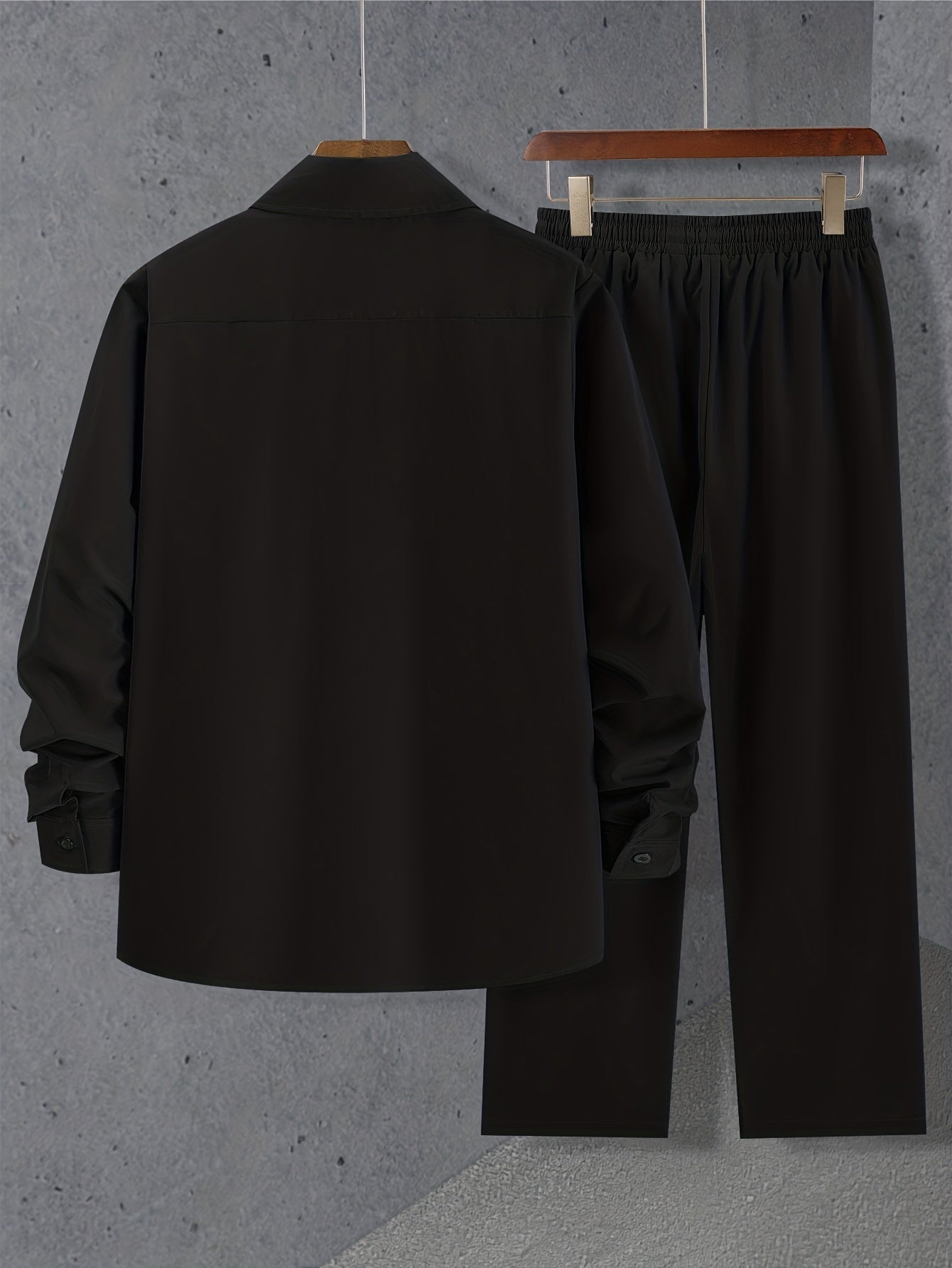 Set semplice composto da una camicia a maniche lunghe e pantaloni con coulisse per l'estate