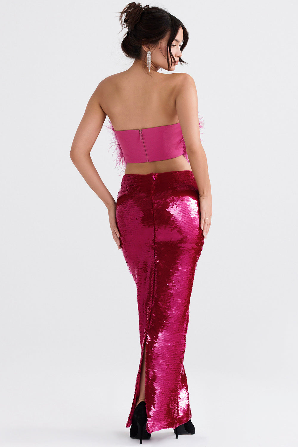 Fascia rosa brillante con paillettes e maxi gonna