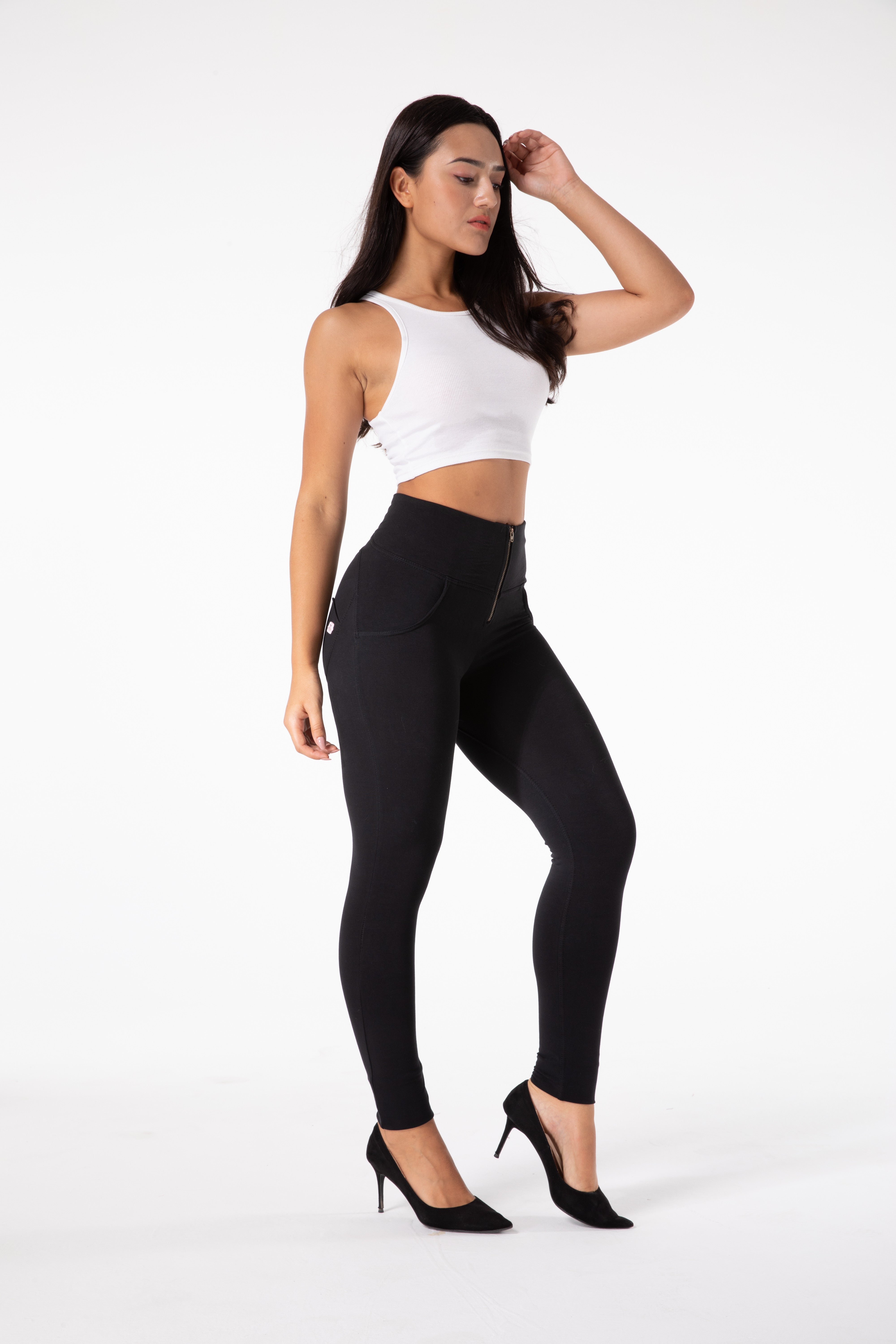 Leggings neri attillati a vita alta