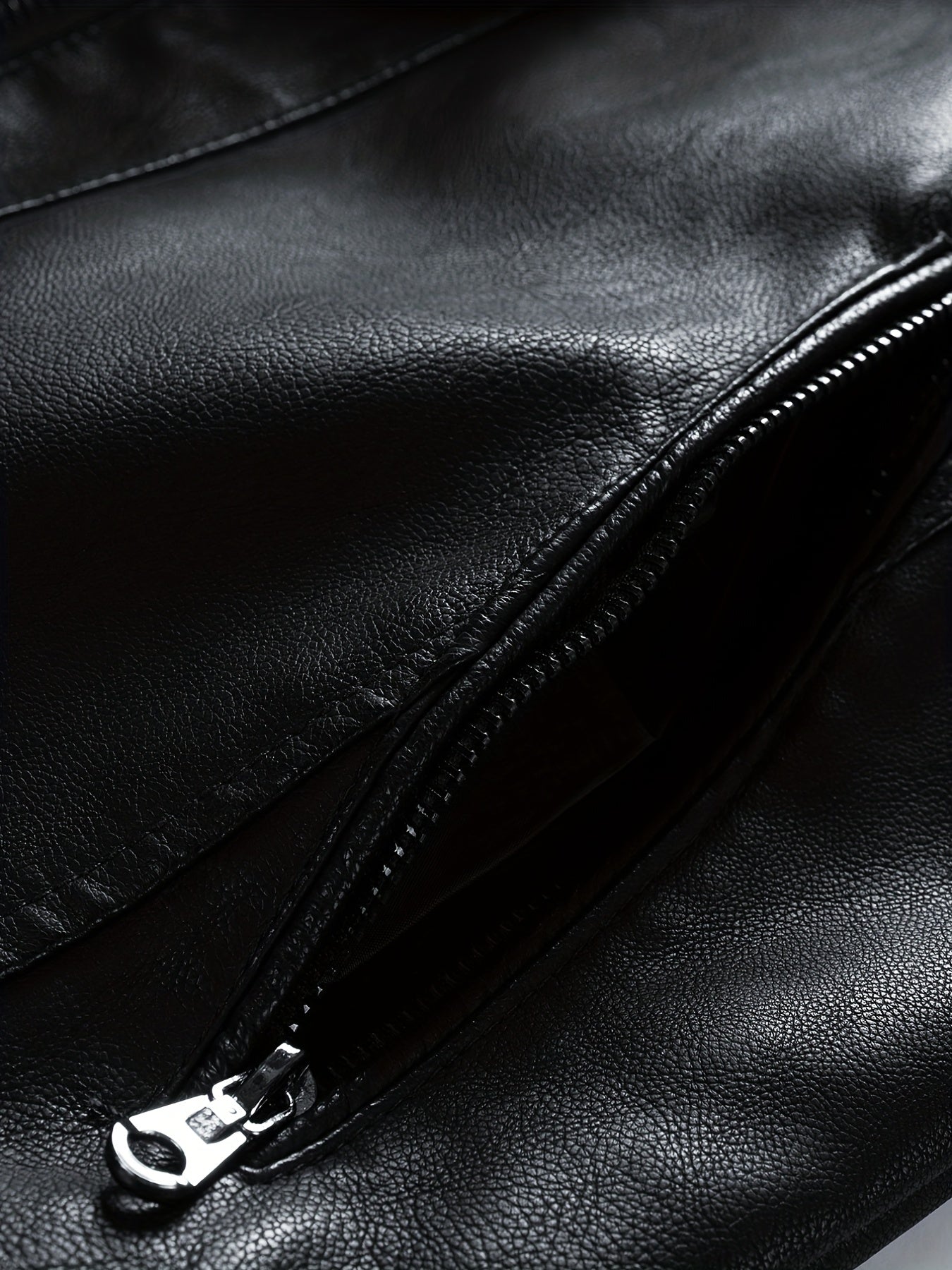 Giacca vintage in ecopelle per la primavera