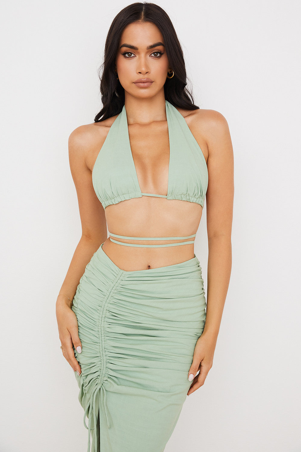 Top bustier color salvia con scollo all'americana e maxi gonna con coulisse