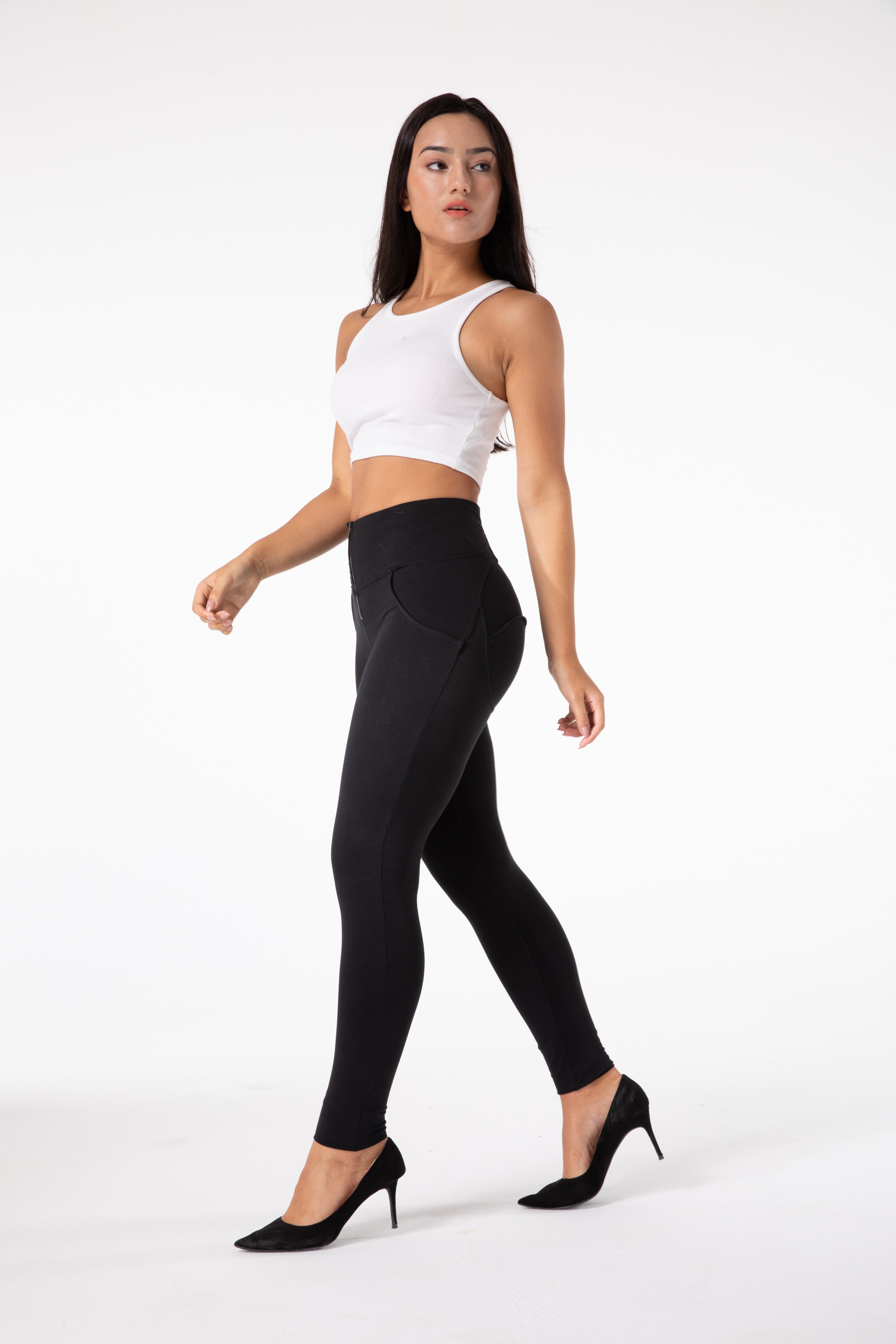 Leggings neri attillati a vita alta