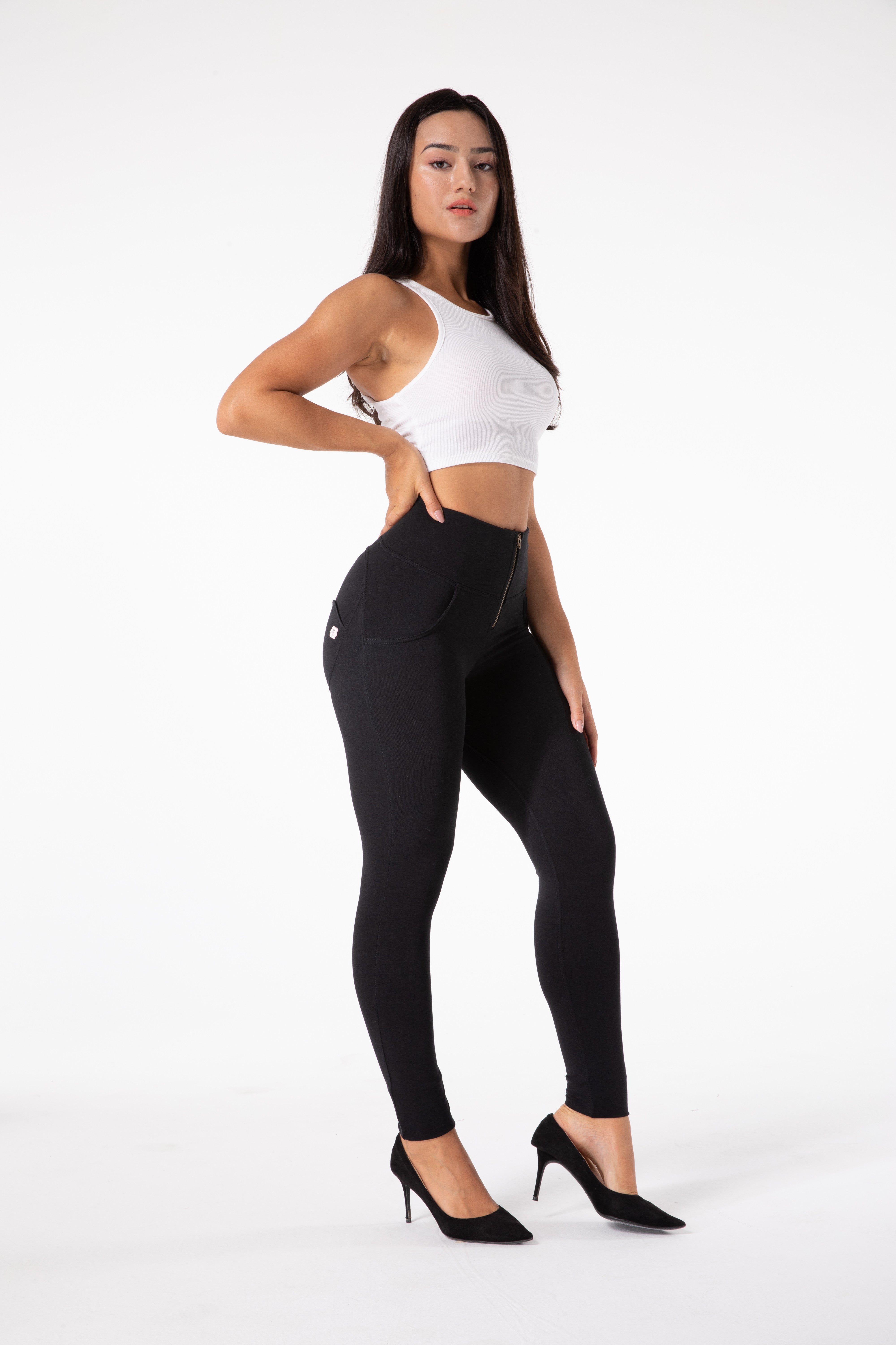 Leggings neri attillati a vita alta