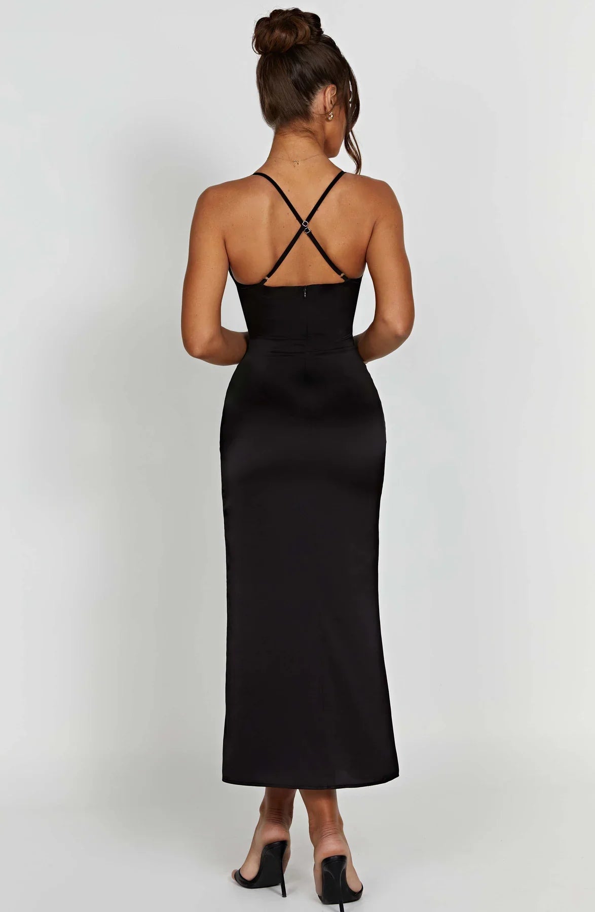 Vestito midi elegante con spalline sottili