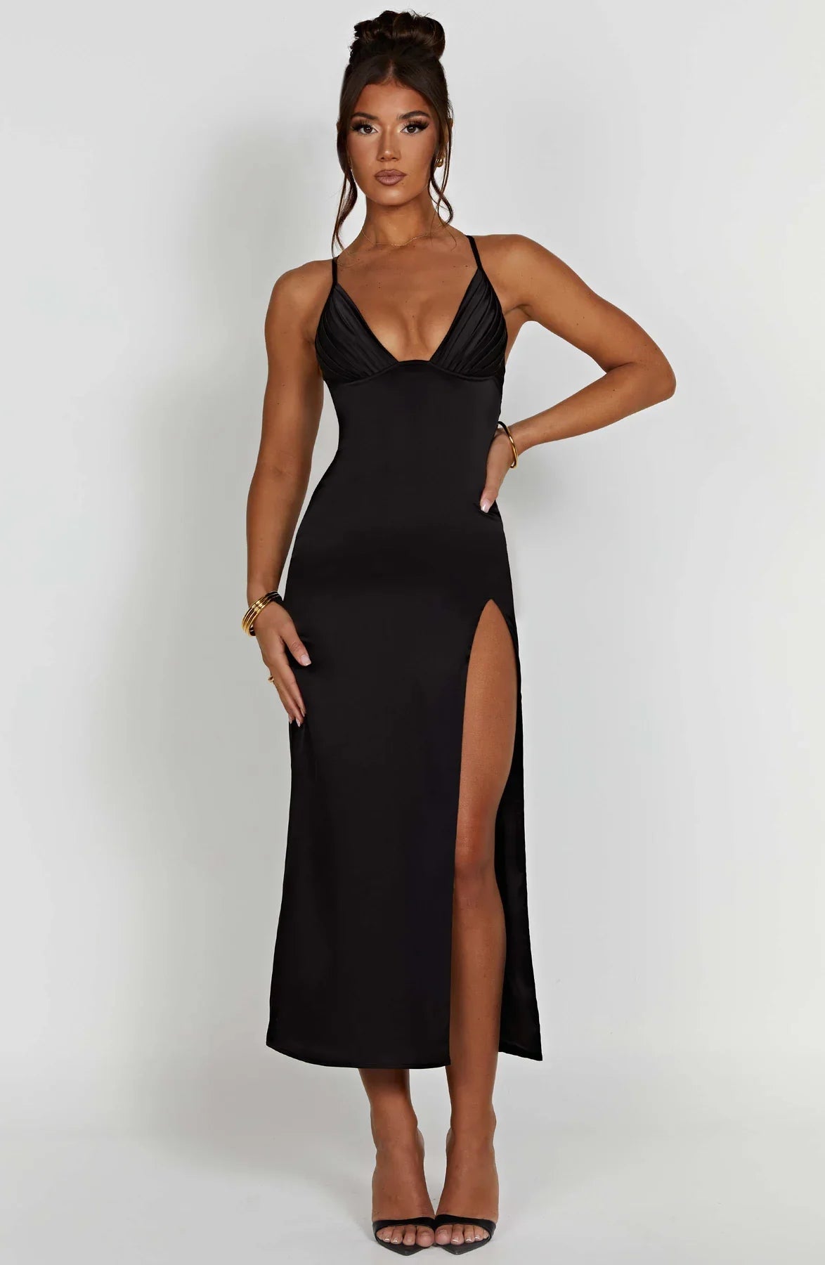 Vestito midi elegante con spalline sottili
