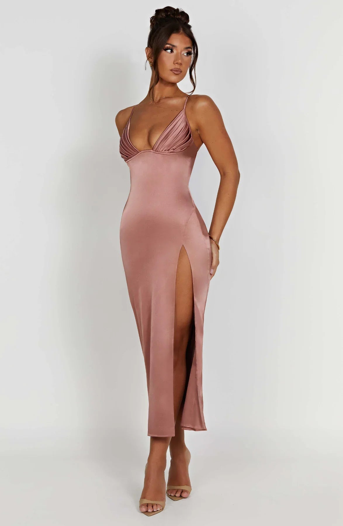 Vestito midi elegante con spalline sottili