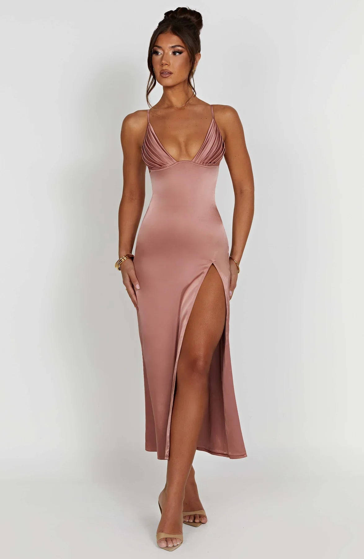 Vestito midi elegante con spalline sottili