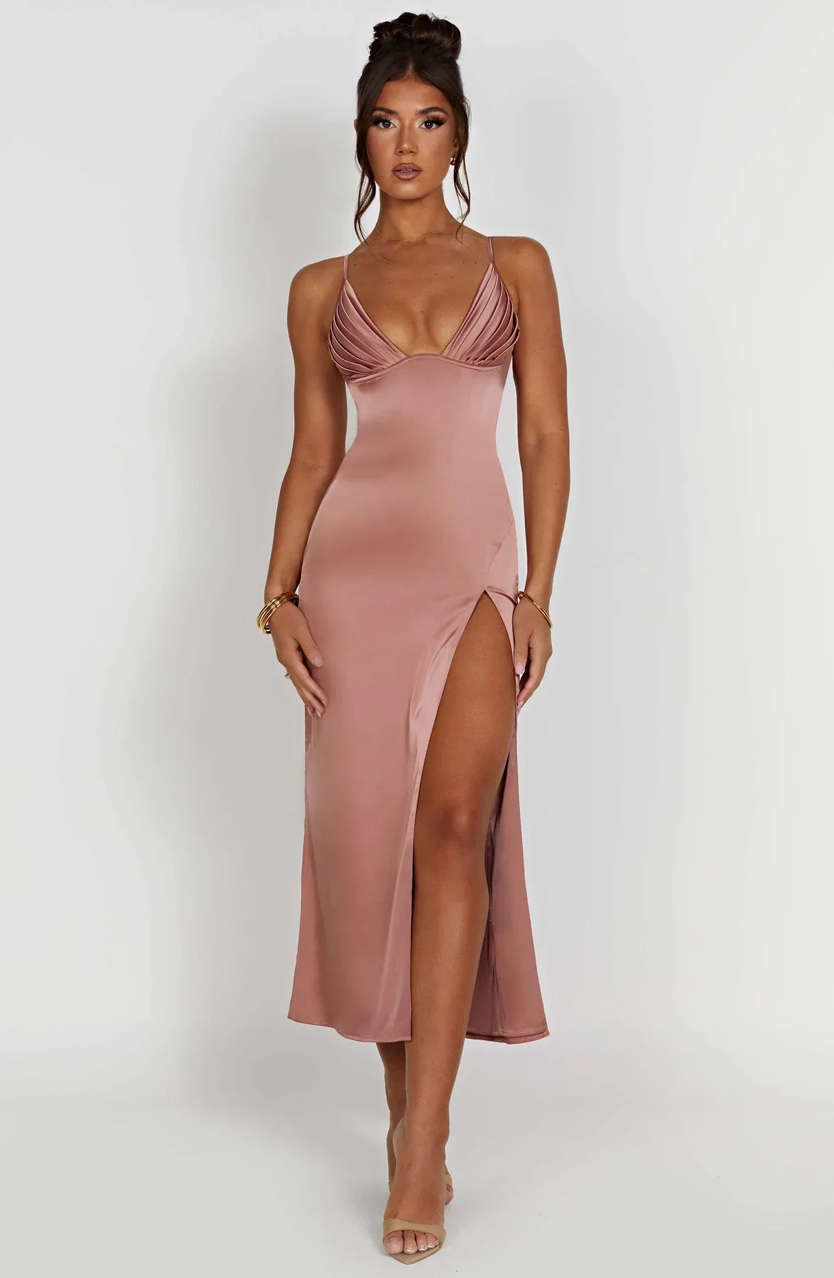Vestito midi elegante con spalline sottili