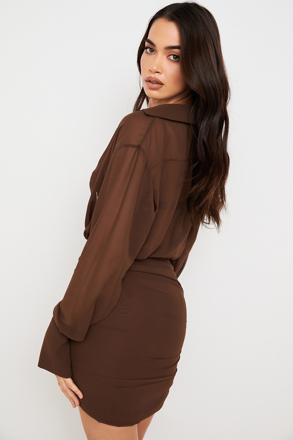 Vestito chemisier e bralette in chiffon color cioccolato
