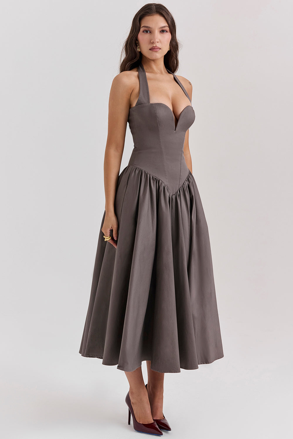 Abito midi con scollo all'americana