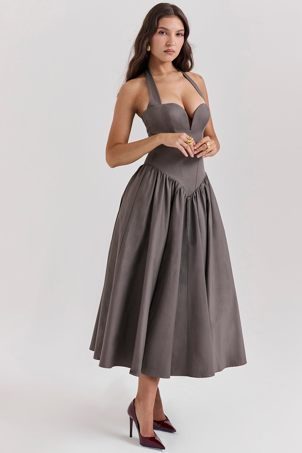 Abito midi con scollo all'americana