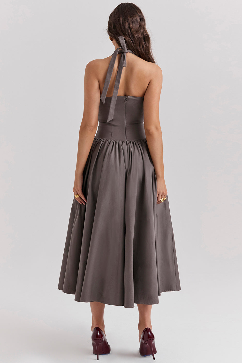Abito midi con scollo all'americana