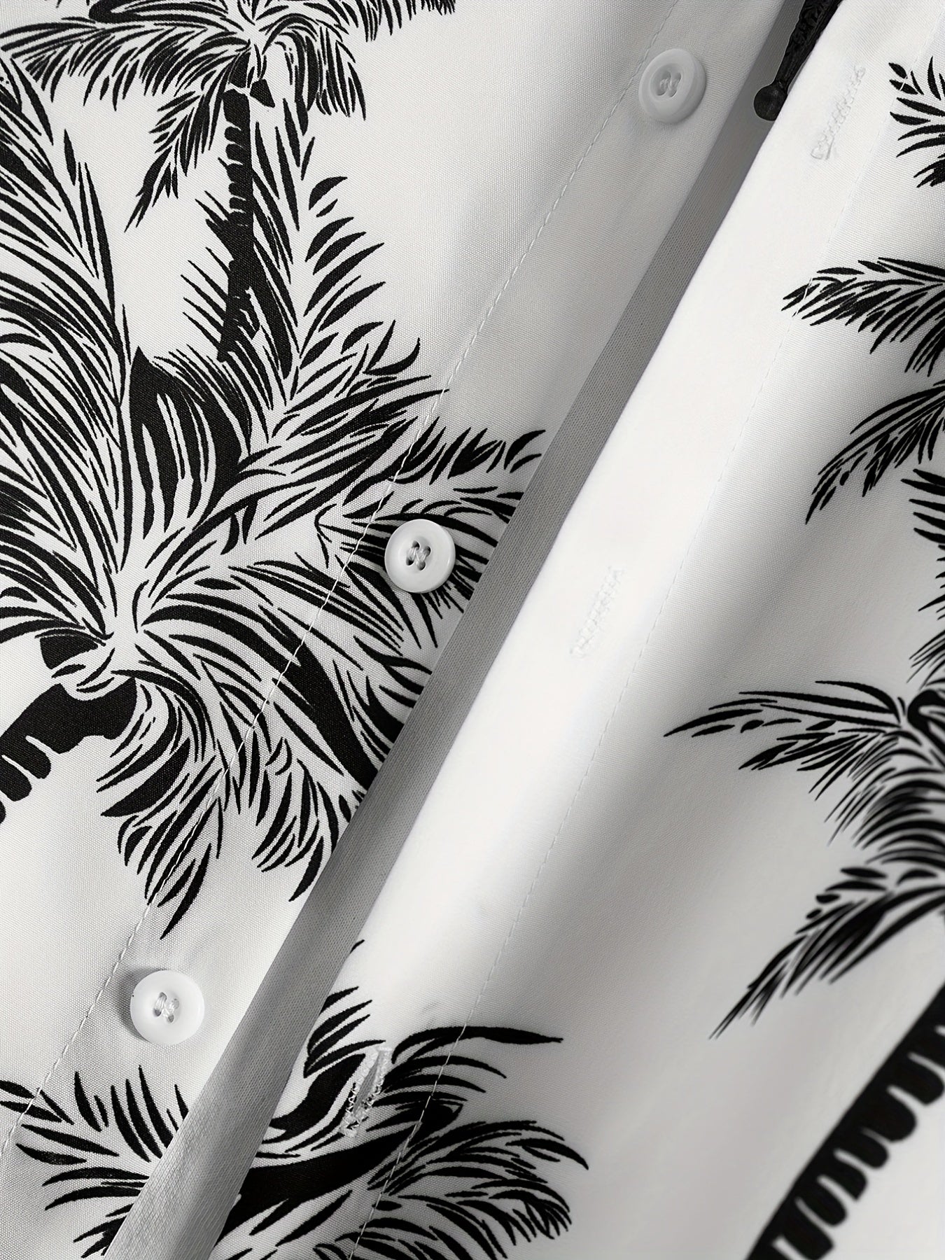 Camicia casual con maniche corte e motivo palme per le vacanze estive