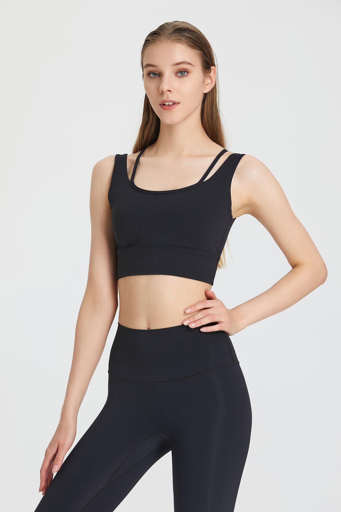 Reggiseno sportivo con profondo scollo a V e schiena scoperta