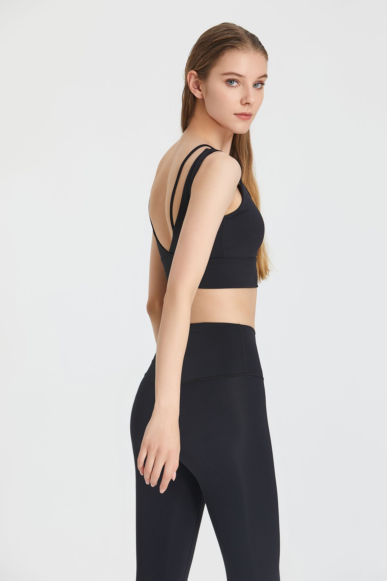 Reggiseno sportivo con profondo scollo a V e schiena scoperta