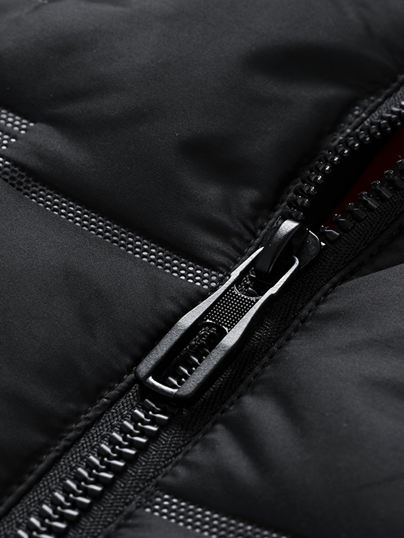 Gilet imbottito con cappuccio e cerniera