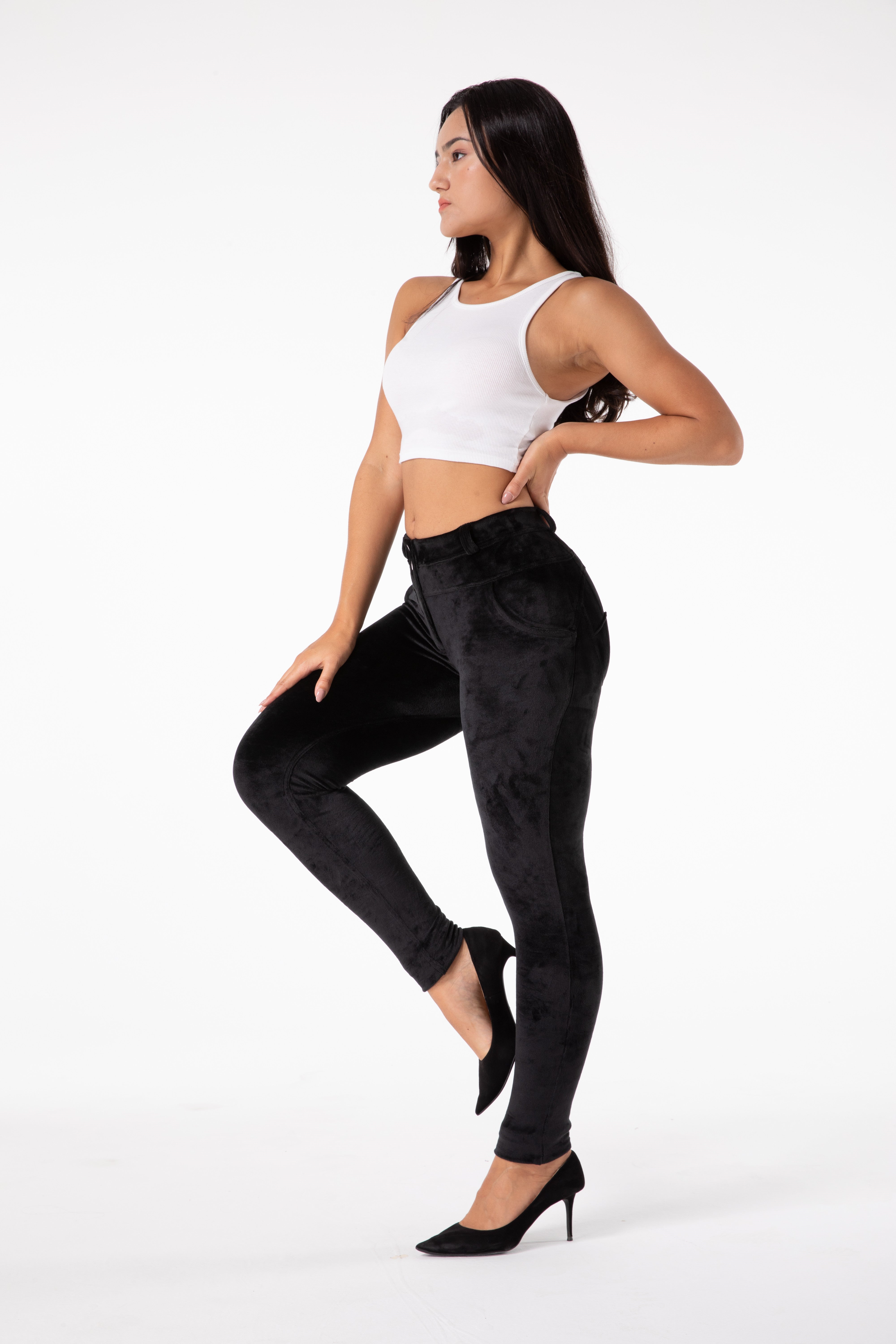 Pantaloni attillati di velluto nero