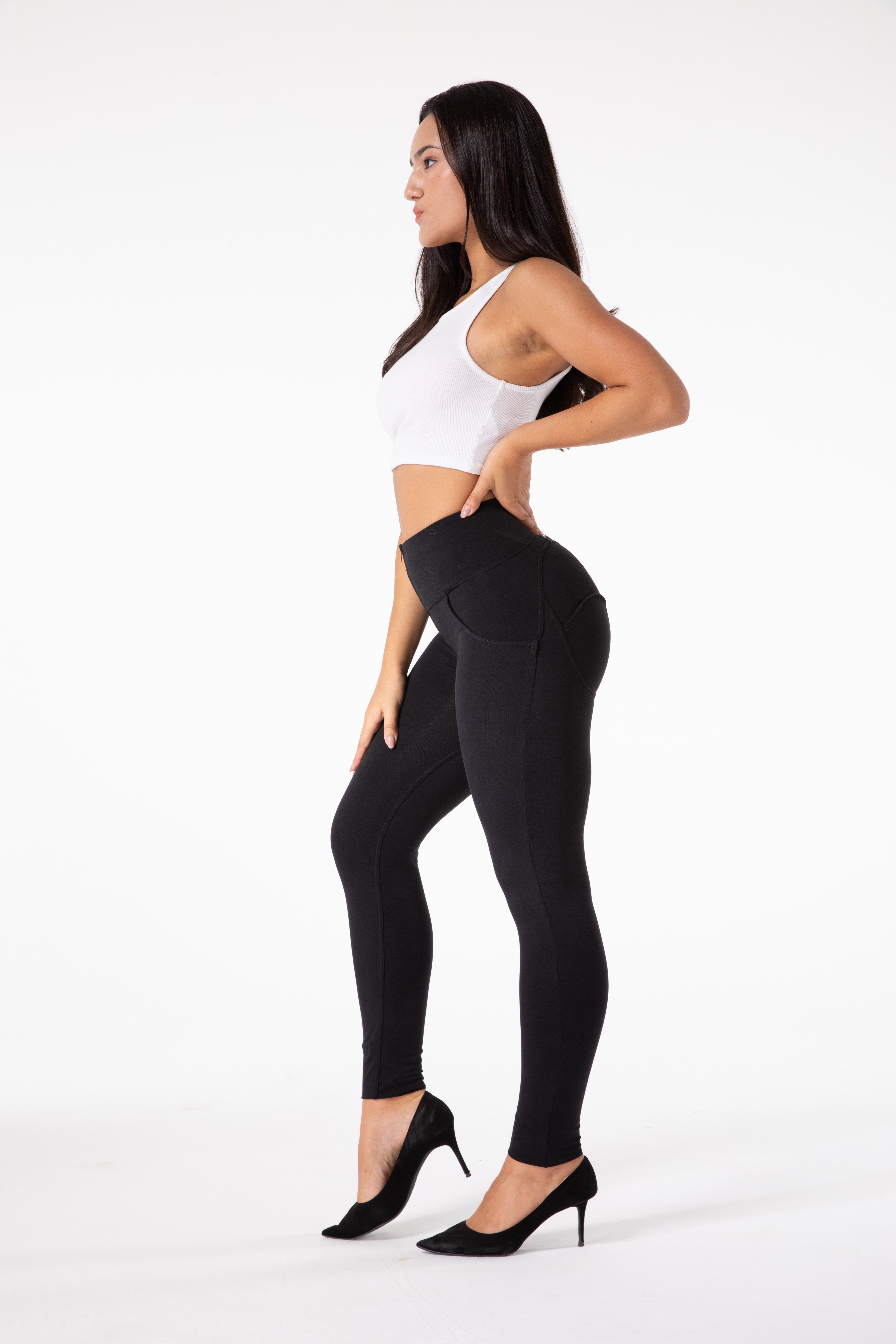 Leggings neri attillati a vita alta