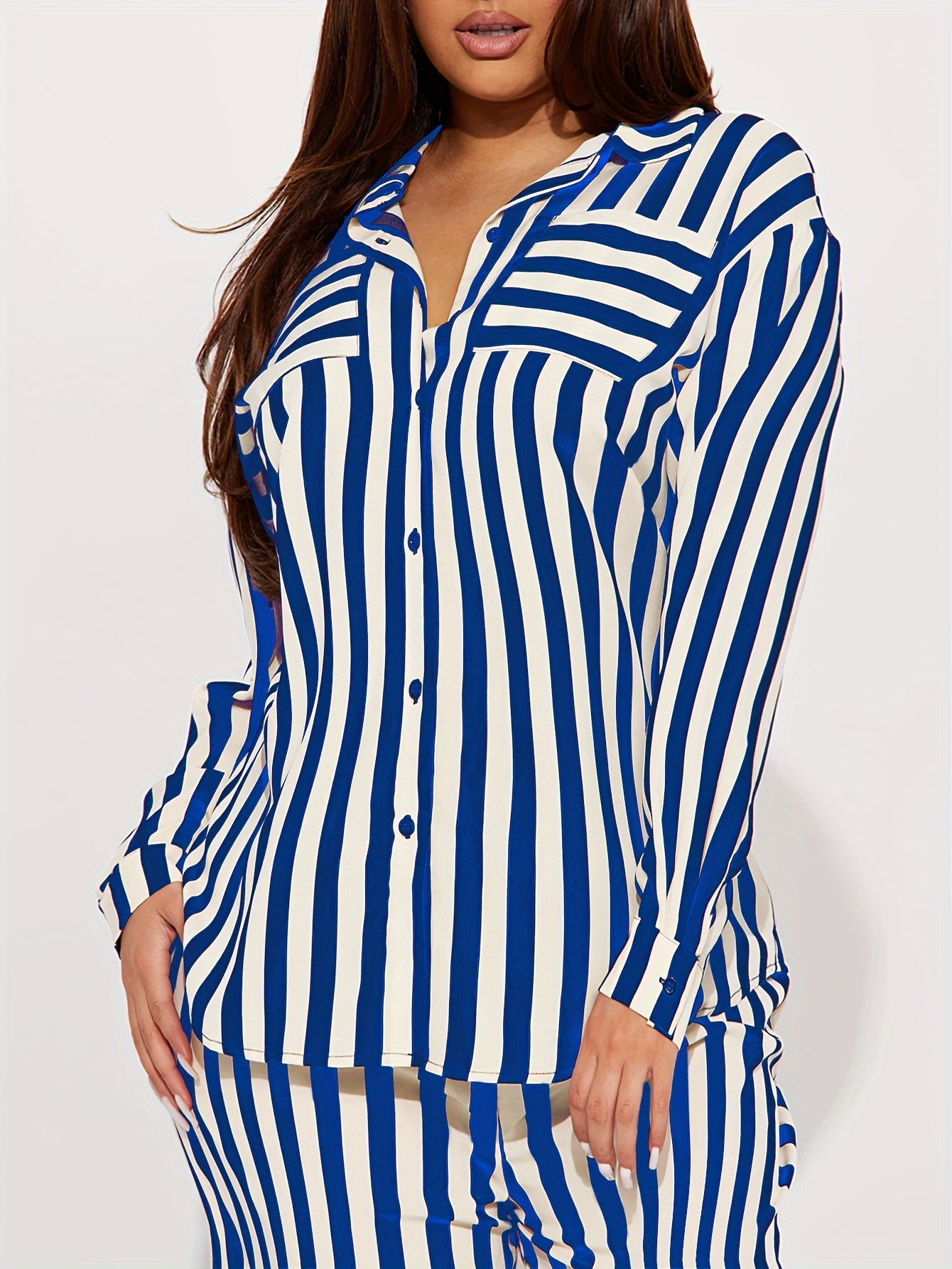 Set composto da camicia a righe con maniche lunghe e pantaloni a gamba larga