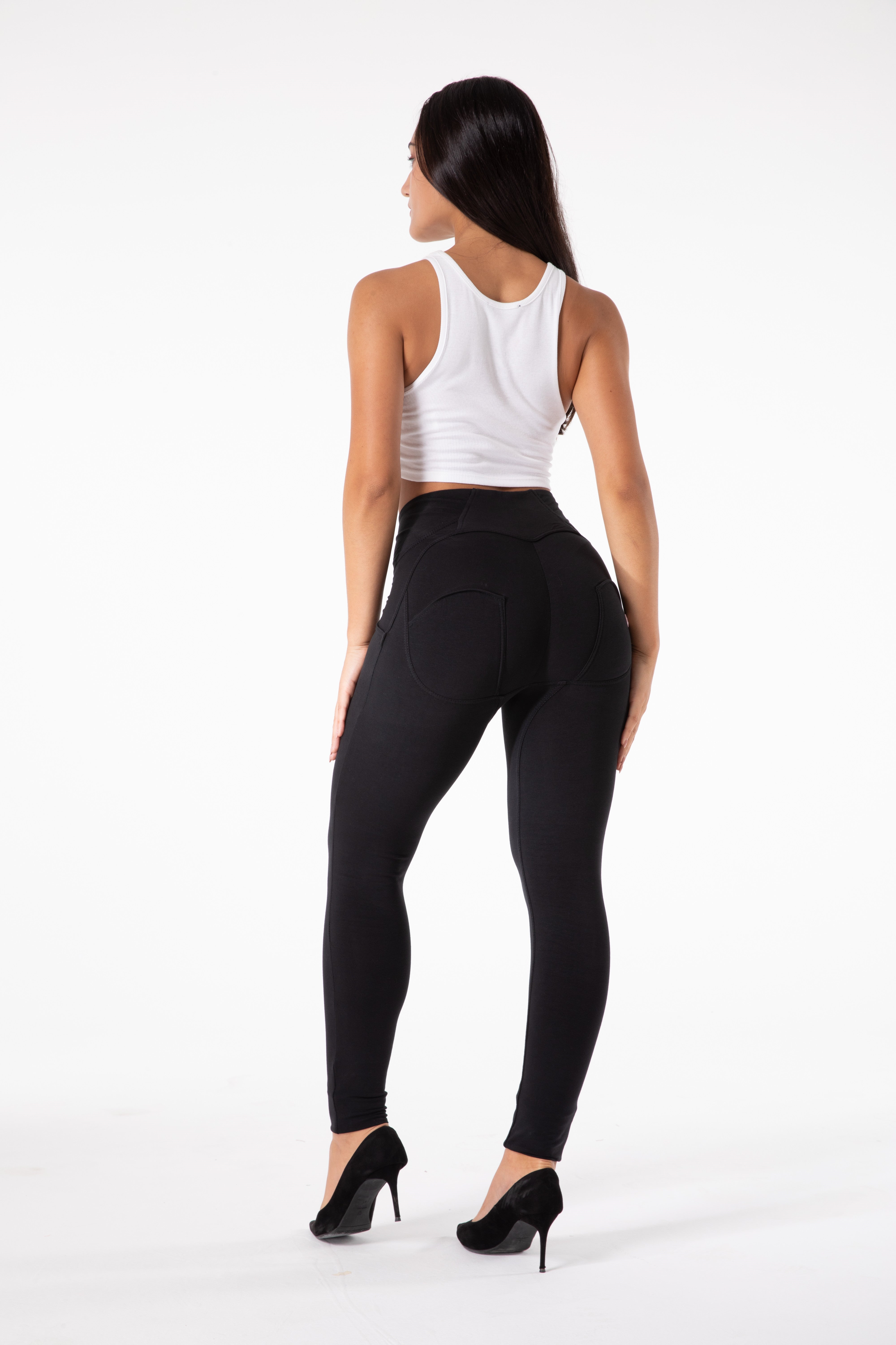 Leggings neri attillati a vita alta