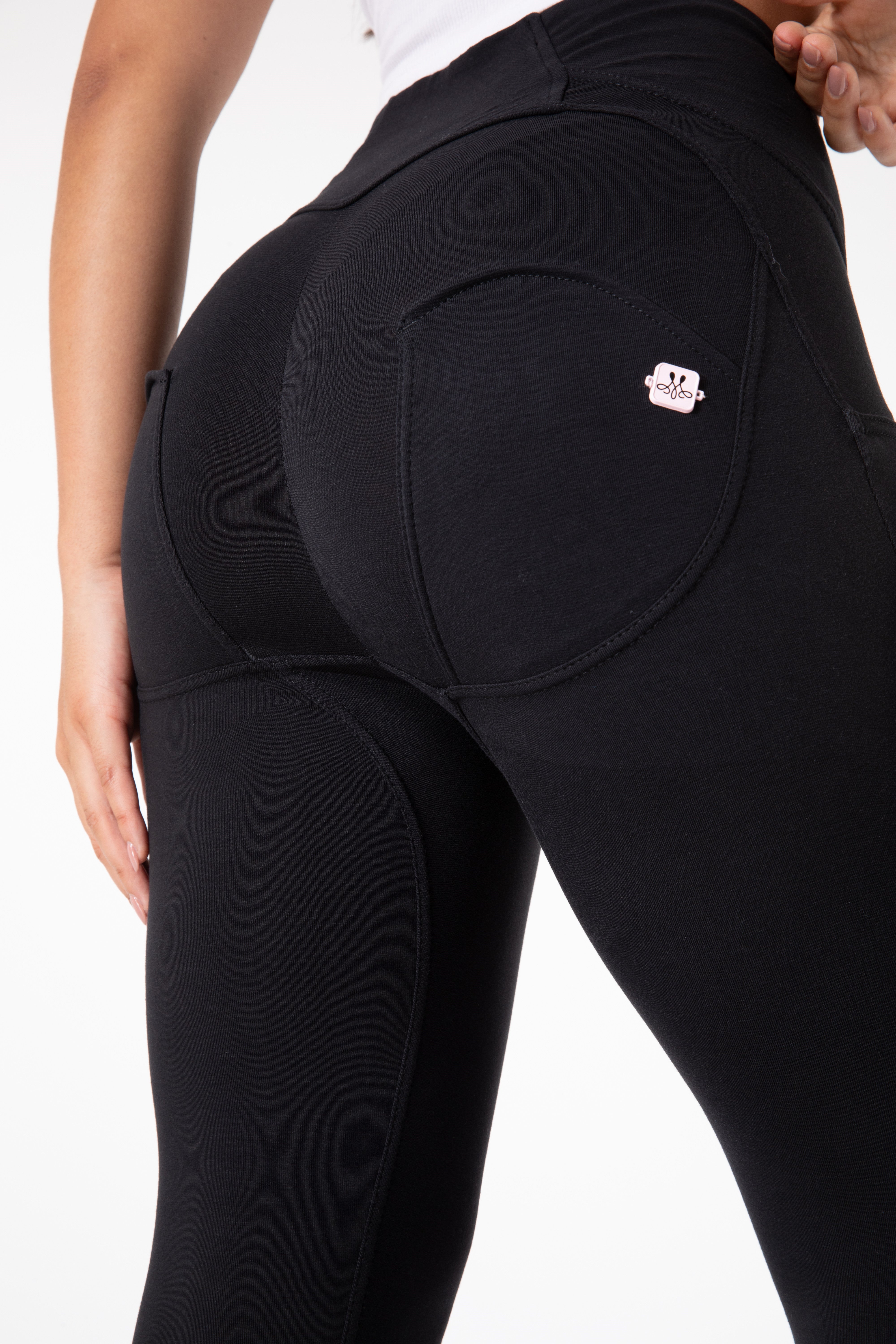 Leggings neri attillati a vita alta
