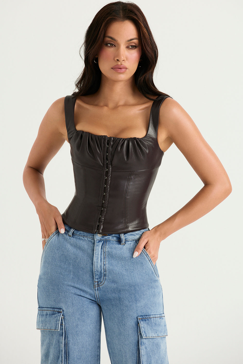 Corsetto in pelle vegana al cioccolato amaro