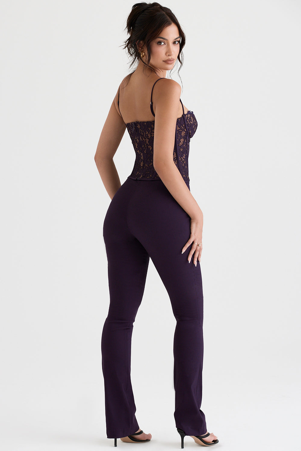 Corsetto con ferretto in pizzo Nightshade con pantaloni a vita alta