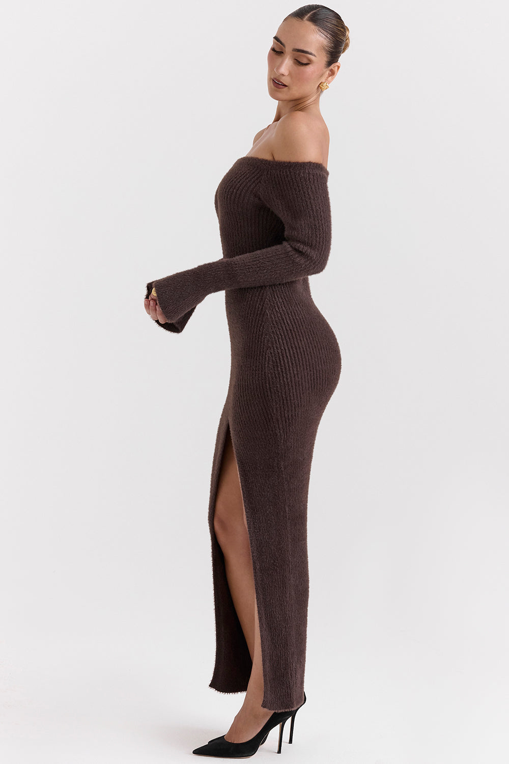 Abito in maglia espresso con spalle scoperte