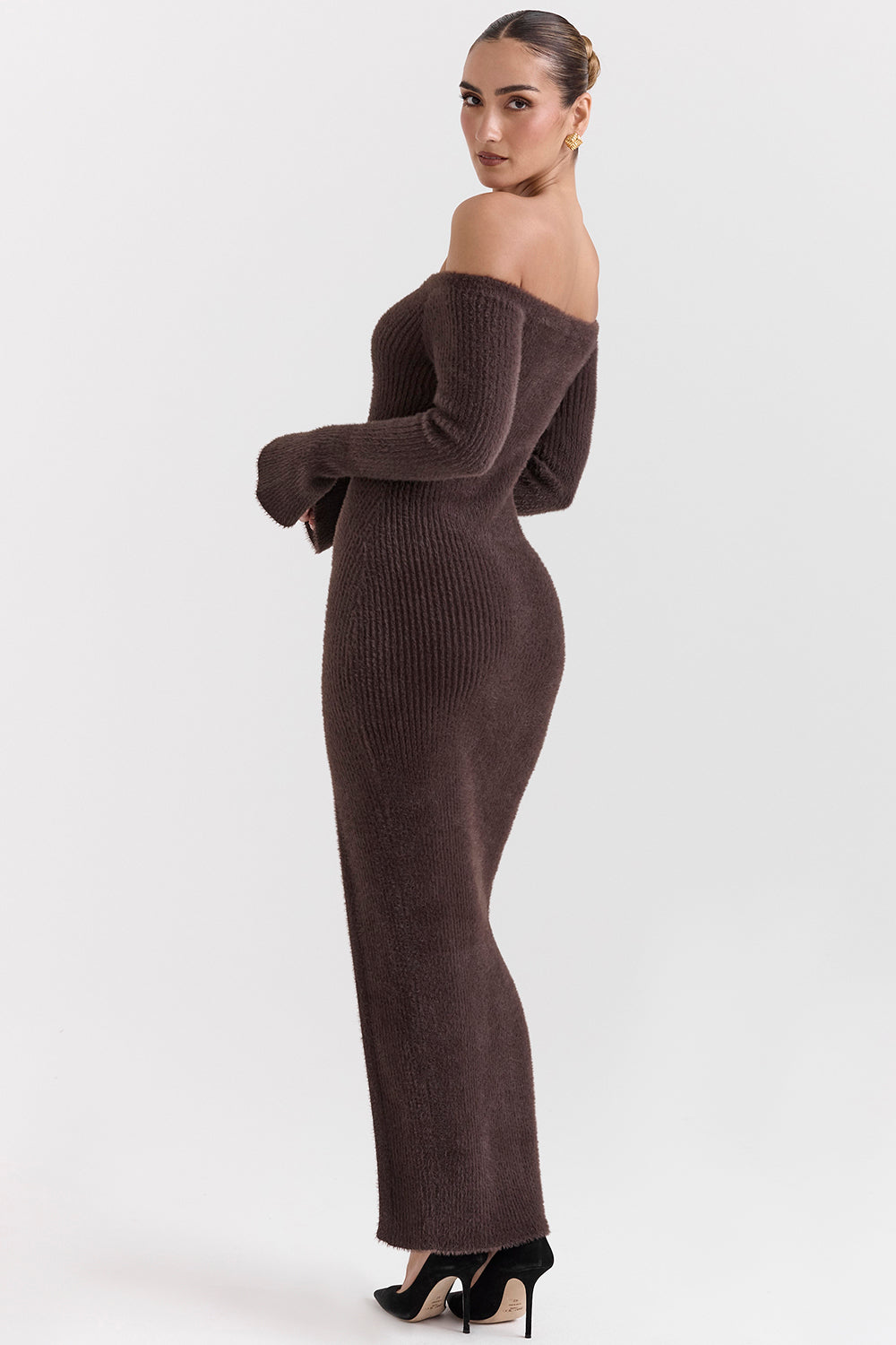 Abito in maglia espresso con spalle scoperte