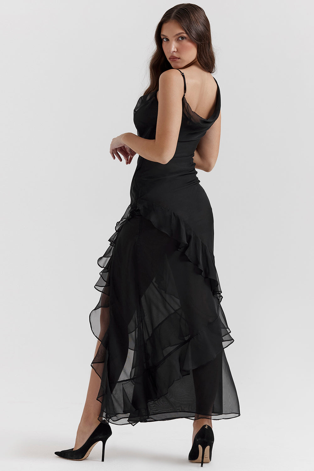 Maxi vestito nero con volant